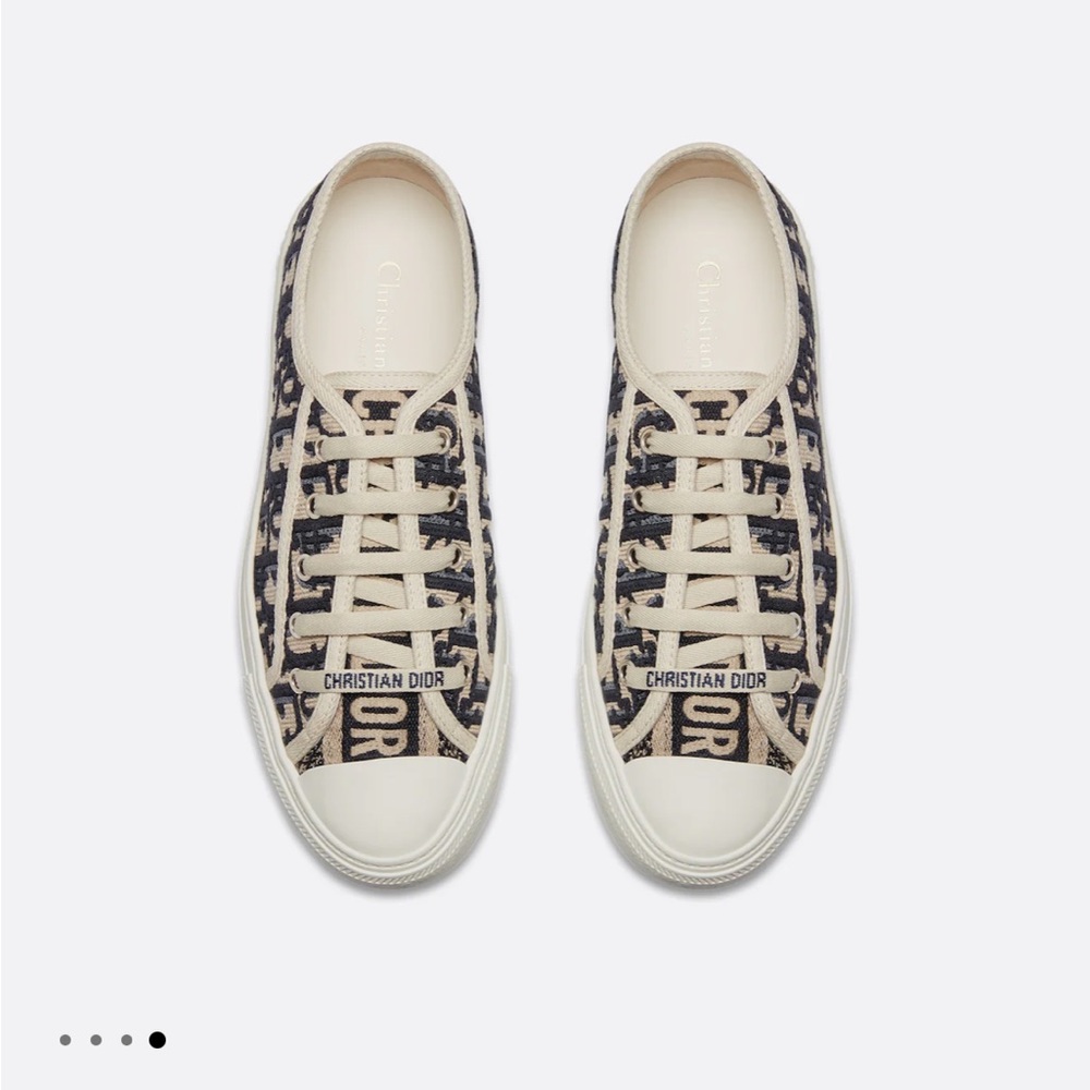 Dior WALK'N'DIOR SNEAKER
Deep Blue Dior Oblique Embroidered Cotton
39.5